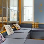 بيت شباب Friday أوديسا