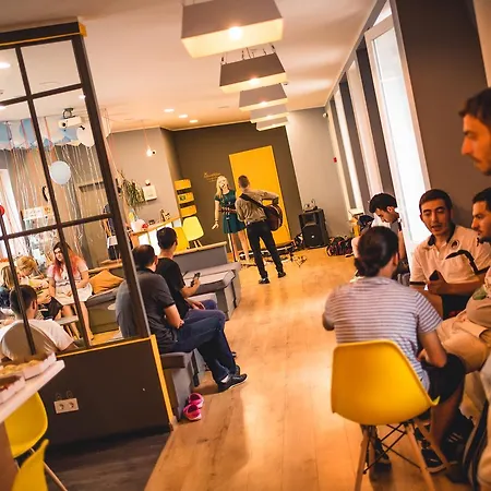 Friday Auberge de jeunesse *